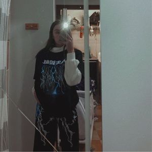 High waist jeans with lightning print.